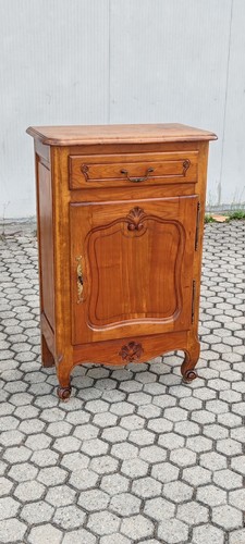 Piccolo credenzino stipo