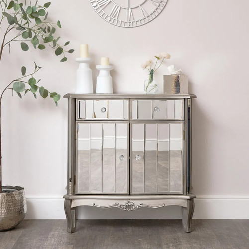 Piccola credenza portaoggetti
